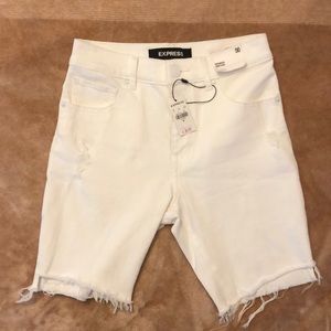 NWT WHITE BERMUDA SHORTS
